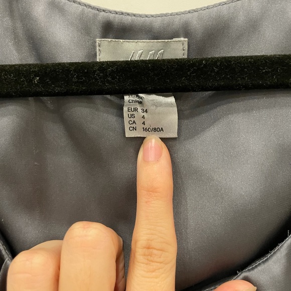 Silver pleated flowing blouse - Picture 2 of 3